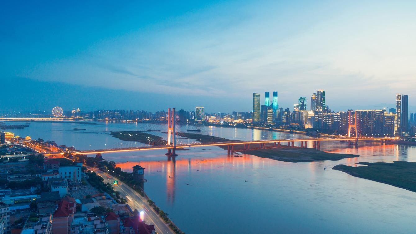 Nanchang, Jiangxi - Blick auf den Fluss 