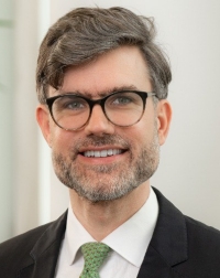 Dr. Georg Queisner